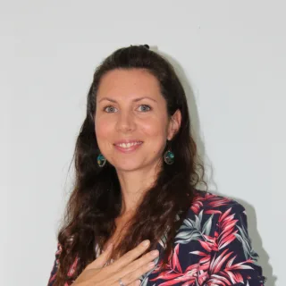 Charline PELLOQUIN – Sophrologue spécialisée en sophrologie dans l&rsquo;eau
